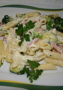 Zöldséges, sajtos, sonkás penne recept fotója