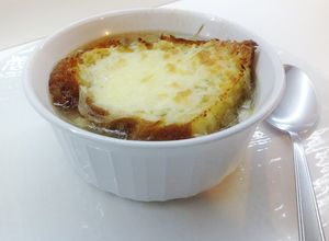 Foto di Soupe à l'oignon (zuppa di cipolle francese)
