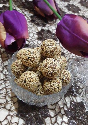 صورة لوصفة كرات التمر بالبسكويت