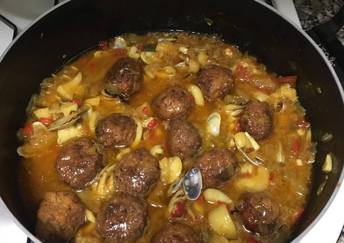 Sepia con albóndigas