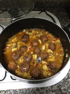 Una foto de Sepia con albóndigas