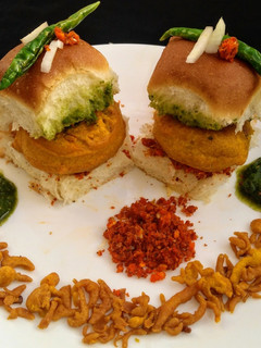 वड़ा पाव चटनी(vada pav chutney recipe in Hindi) रेसिपी मुख्य फोटो
