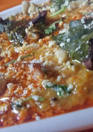 A picture of Stuffed spinach curry.