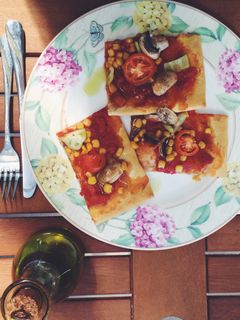 A picture of Vegan pizza .