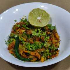 फरसाण भाजी (Farsan Bhaji Recipe In Marathi) रेसिपी चे मुख्य फोटो 