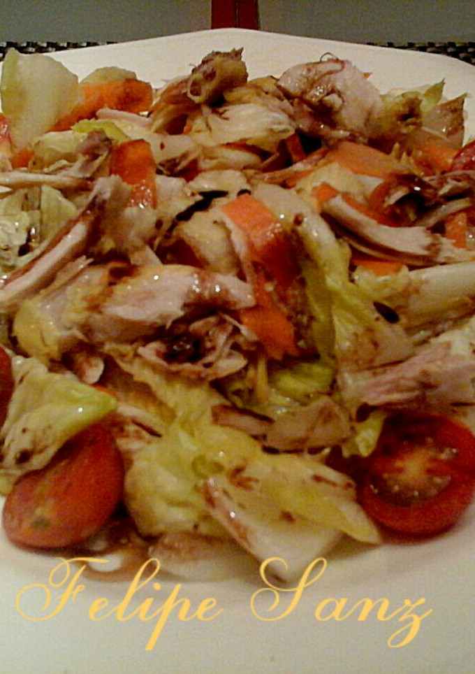 Una foto de Ensalada de pollo