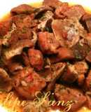 Carne adobada con setas de cardo.