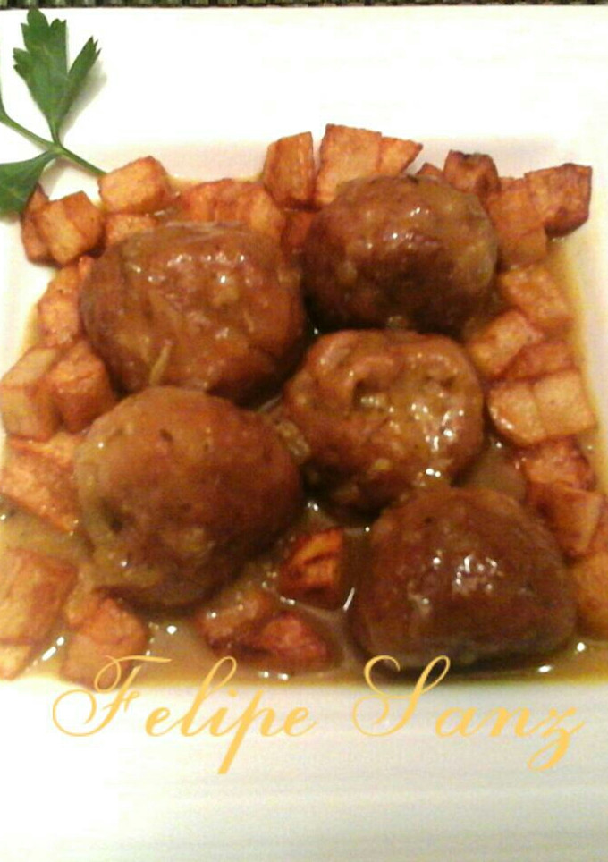 Una foto de Albóndigas caseras en salsa