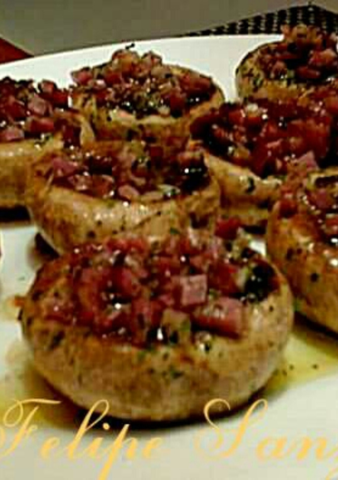Una foto de Nidos de champiñon rellenos de jamón a la plancha