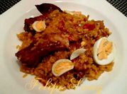 Una foto de arroz con costillas adobadas