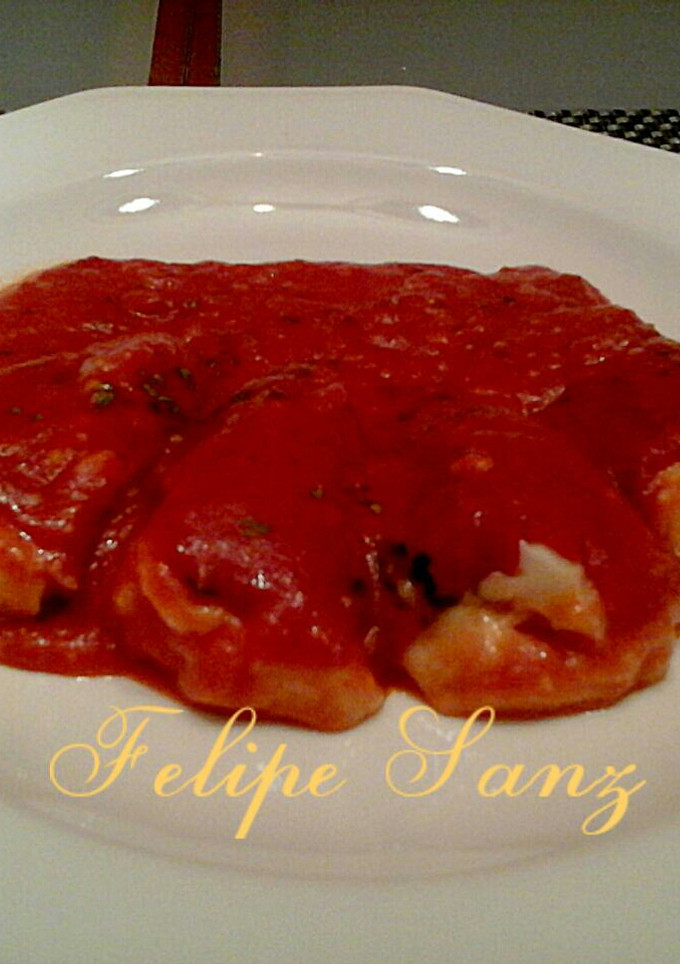 Una foto de Pimientos del piquillo rellenos de gambas y bacalao 