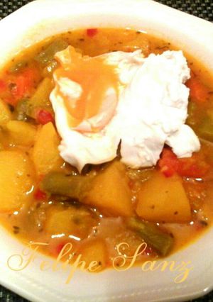Una foto de Patatas cocidas con espárragos trigueros