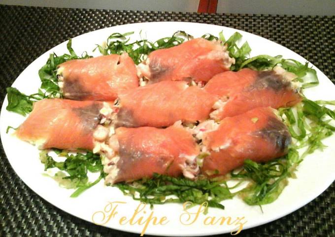 Foto principal de Rollitos de salmón ahumado con gambas y boletus