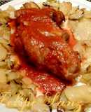 Codillo en salsa con patatas panaderas