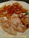 Filetes de pollo a la brasa con patatas gratinadas.