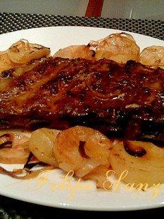 Una foto de Costillas de cerdo ibérico adobadas al horno