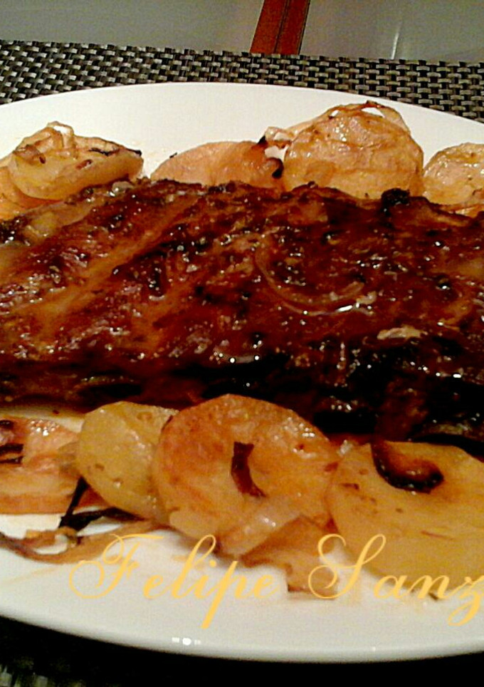 Una foto de Costillas de cerdo ibérico adobadas al horno