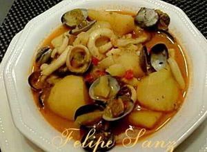 Foto principal de Patatas con calamares y almejas.