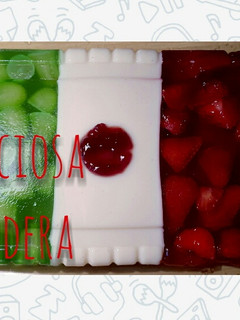 Una foto de Gelatina tricolor / Bandera de México