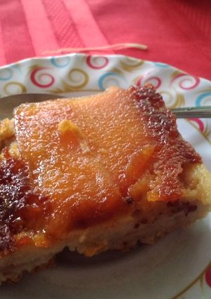 Una foto de Postre de pan y manzana