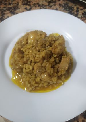 Una foto de Pollo con salsa de soja y arroz