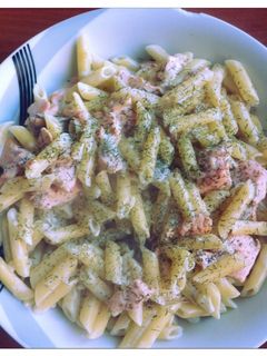 Una foto de Macarrones con salmón