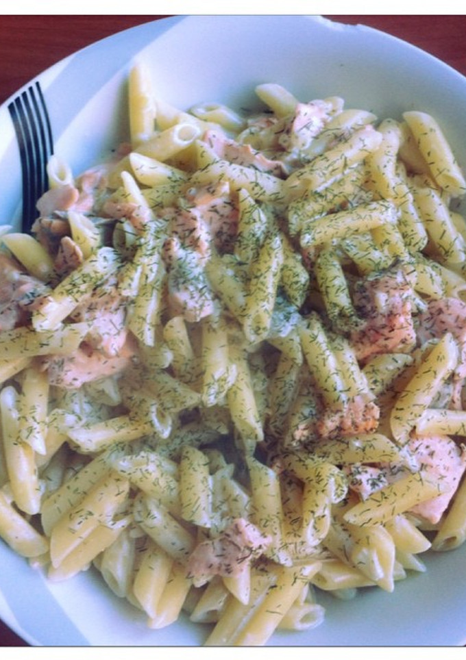 Una foto de Macarrones con salmón