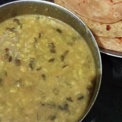 A picture of Mix urad and chana dal.
