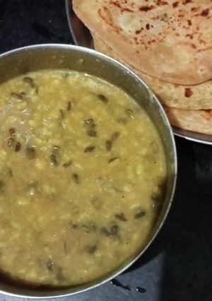 A picture of Mix urad and chana dal.