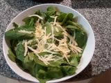 Ensalada de espinaca clásica