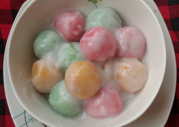 Kue Mendut Colorful Siram Kuah Santan