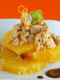 Una foto de Postre de naranja, turrón y chocolate