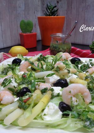 Une photo de Salade aux asperges et aux crevettes