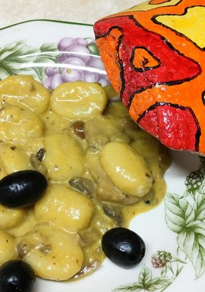 Una foto de Ñoquis con setas y salsa de trufa
