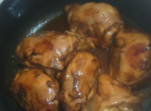 Una foto de Pollo en salsa de caramelo