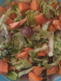 Una foto de Ensalada de papaya y lechuga