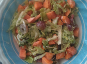 Una foto de Ensalada de papaya y lechuga