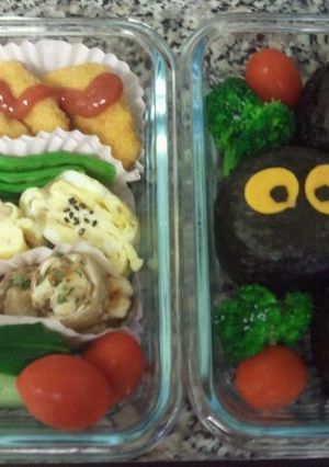 A picture of Makkuro Kurosuke Bento (Lunch).