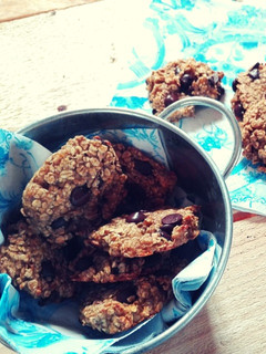 Una foto de Galletas veganas de avena y chocolate!