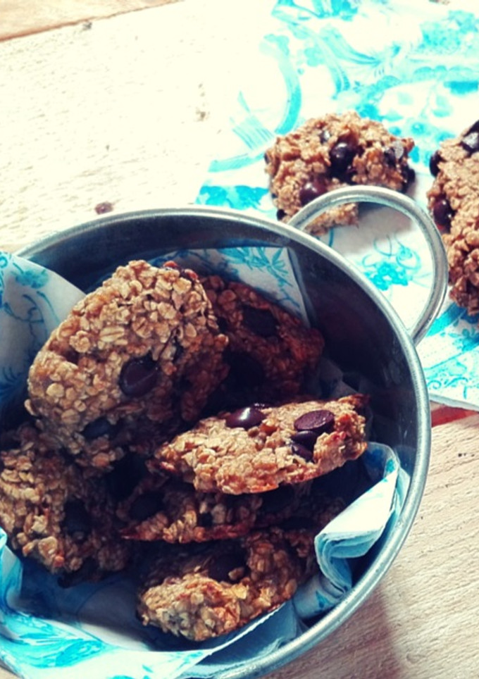 Una foto de Galletas veganas de avena y chocolate!