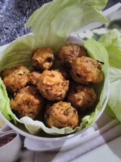 முட்டைகோஸ் போண்டா/ cabbage (Muttaikosh bonda recipe in tamil) செய்முறை முக்கிய புகைப்படம்