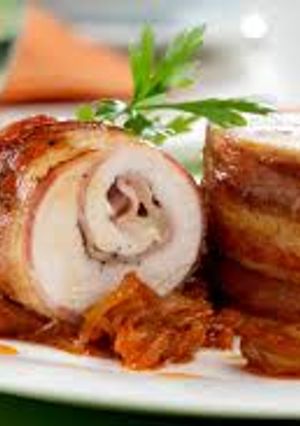 Una foto de Milanesa de pollo envuelta en tocino