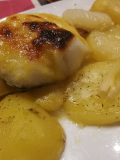 Una foto de Bacalao con allioli gratinado