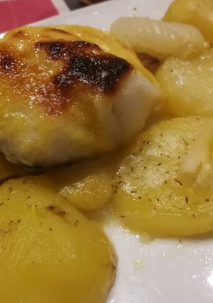 Una foto de Bacalao con allioli gratinado