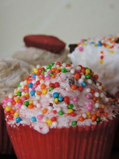 Foto resep Chocolate cupcake with strawberry and chocolate filling