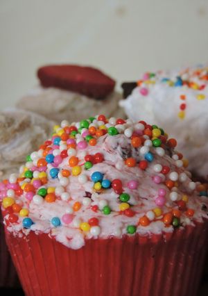 Foto resep Chocolate cupcake with strawberry and chocolate filling
