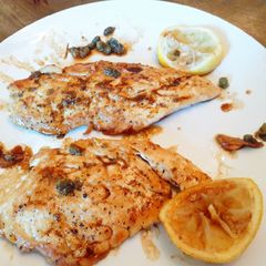 A picture of Chicken Piccata.