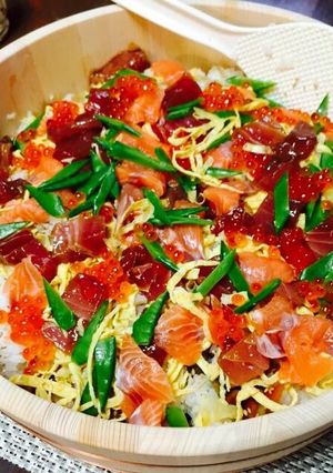 Hình của món Cơm cá sống barachirashi.