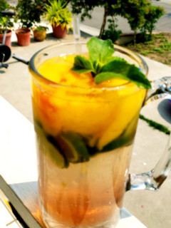 A picture of Cranberry mojito😍.