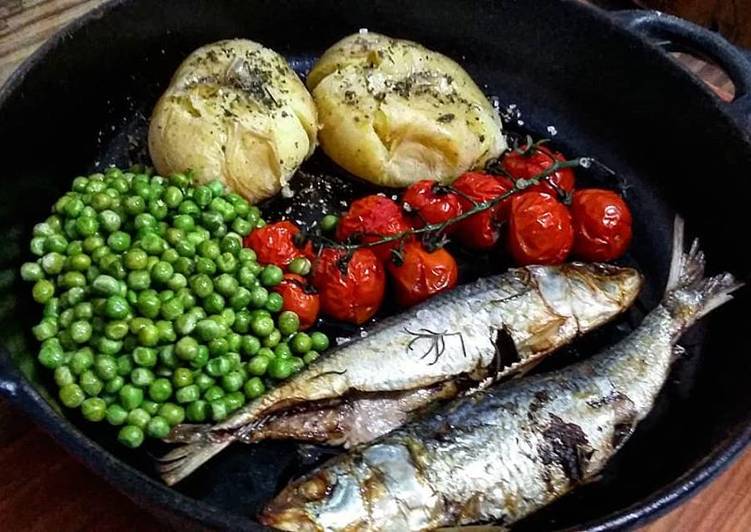 Sardinhas Assadas com Batatas ao Murro e Tomates Assados - Tudogosreceitas